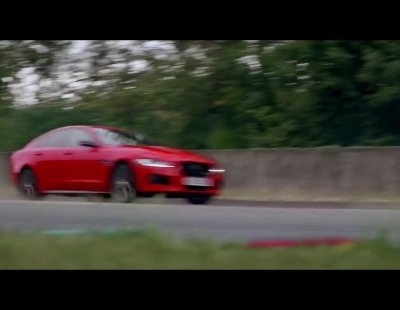 El Jaguar XE 300 Sport se da una vuelta por el Circuito de Charade