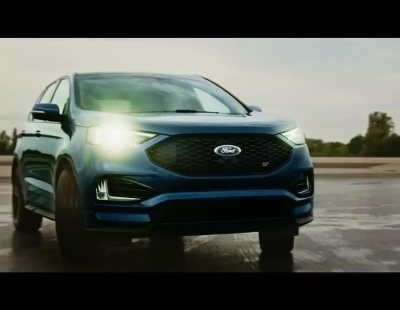 Joey Logano pilota el nuevo SUV deportivo Ford Edge ST