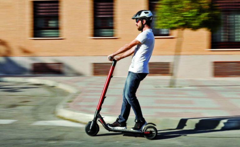 ¿Tengo que matricular y asegurar mi patinete eléctrico?