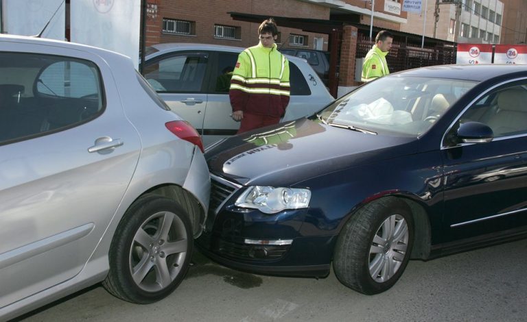 ¿Me pueden denunciar por no facilitar mis datos en un accidente leve?