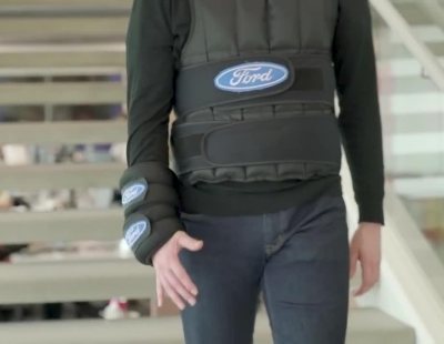 Los jóvenes podrán conocer qué pasa cuándo conduces cansado gracias a un traje de Ford