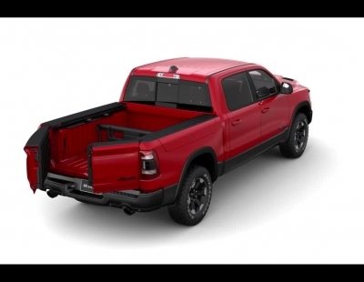 Así de práctica es la tapa posterior opcional para los Ram 1500