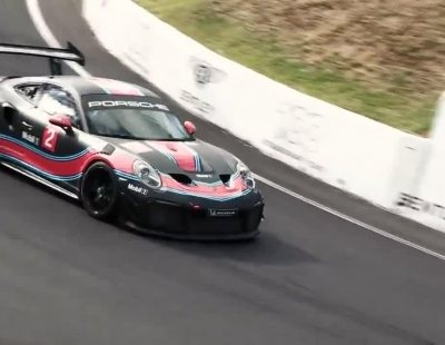 Mark Webber pilota el salvaje Porsche 911 GT2 RS Clubsport en Mount Panorama