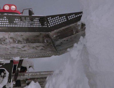 Audi Q7 esculpido en nieve