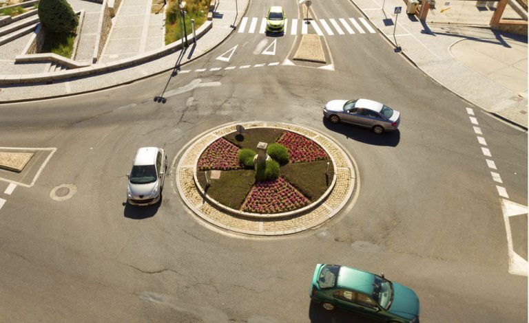 ¿Está prohibido aparcar en las rotondas? ¿Está prohibido aparcar en las rotondas?