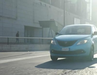En Italia se acaba de estrenar el Lancia Ypsilon EcoChic, su versión híbrida suave