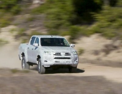 El piloto Fernando Alonso puso al límite al nuevo Toyota Hilux 2021