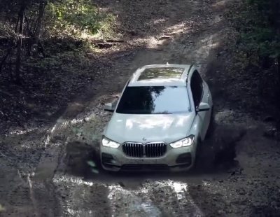 El renovado BMW X5 se sube por las paredes