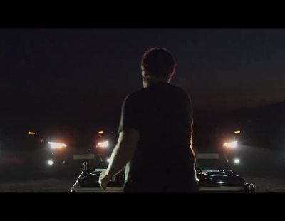 El DJ Wally López pincha para Lexus en un aerogenerador