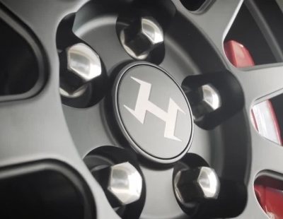 El experto preparador americano Hennessey estrena nuevo logo