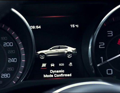 El Jaguar XE devora las curvas del circuito de Navarra