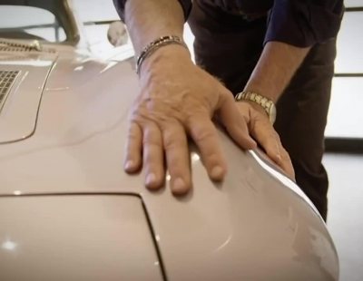 El mítico Corvette C2 será una realidad eléctrica gracias a Ian Callum y Peter Brock