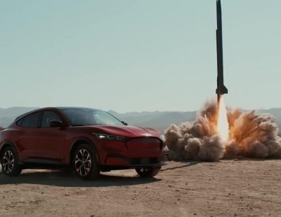 El radical Mustang Mach-E de Ford acelera como un cohete