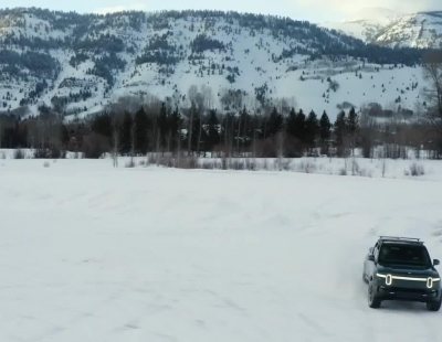 El électrico Rivian R1T es perfecto para un fin de semana en la nieve