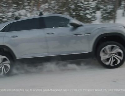 El experimentado piloto Tanner Foust prueba el Volkswagen Atlas Cross Sport en la nieve
