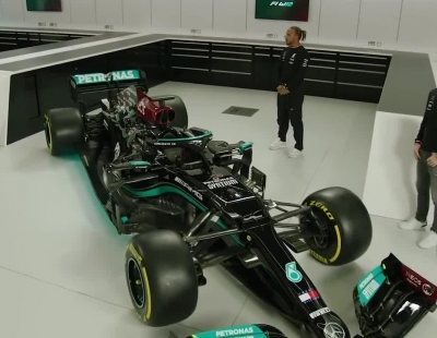 El campeón Lewis Hamilton y Valtteri Bottas nos muestran el nuevo Mercedes W12