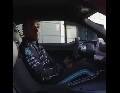 El campeón Lewis Hamilton nos muestra el exclusivo Mercedes-AMG One