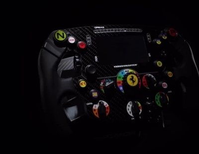 Así es el volante del Ferrari SF1000 que ha hecho Thrustmaster para simulación