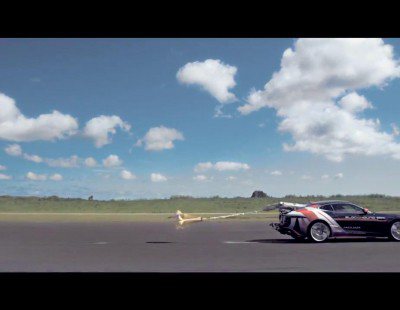 El Jaguar F-Type R prueba el paracaidas de frenada