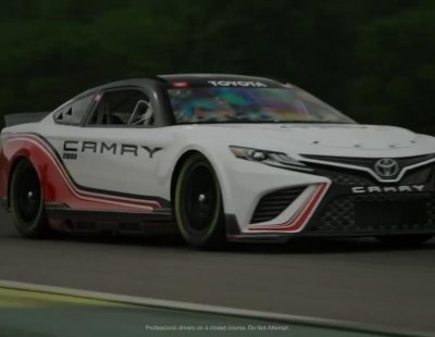 La firma Toyota presenta el nuevo TRD Camry para la Copa NASCAR