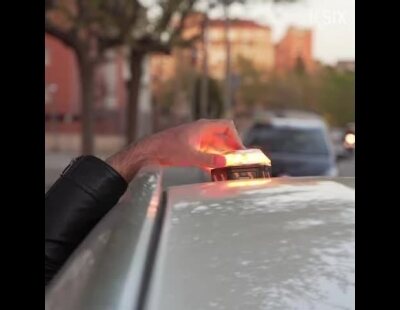 Esta es la luz de emergencia V16 de KSix