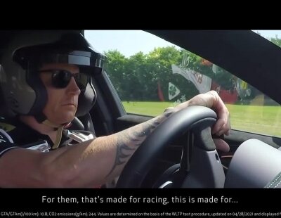 El piloto Kimi Räikkönen analiza los cambios realizados en el nuevo Alfa Romeo Giulia GTAm