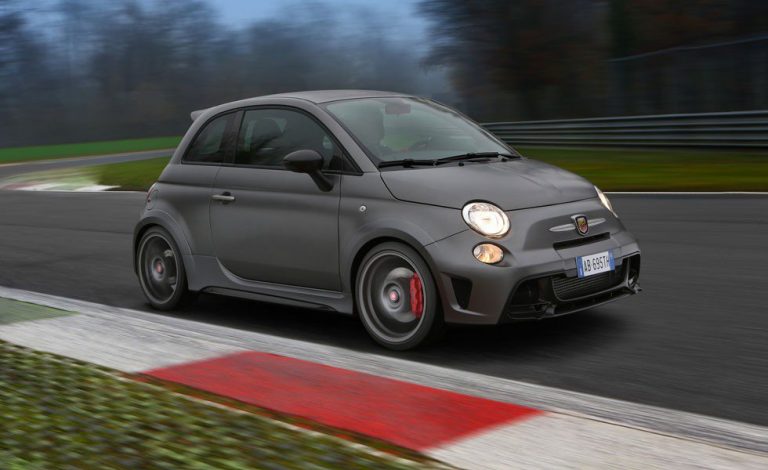 Abarth 695 Biposto. El escorpión más hardcore