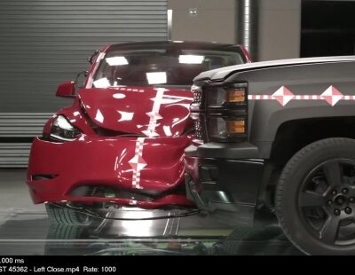 Así examina Tesla la seguridad de sus vehículos