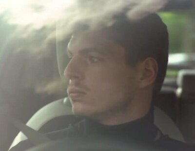 El piloto Max Verstappen conduce el nuevo Honda HR-V e:HEV