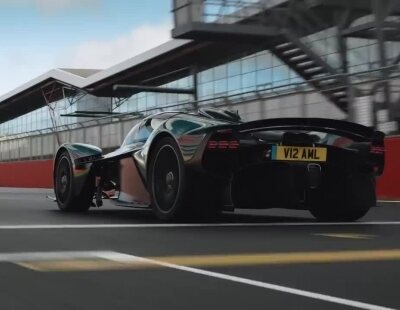 El primer Aston Martin Valkyrie sale de la fábrica de Gaydon