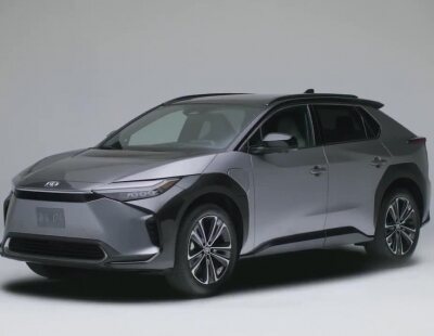La marca Toyota estrena su primer coche completamente eléctrico, el todocamino BZ4X