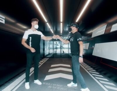 Los pilotos Lewis Hamilton y Valtteri Bottas visitan la sede de Mercedes-AMG en Affalterbach