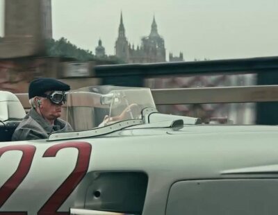 El 300 SLR aparece en el cortometraje de Mercedes como homenaje a Moss