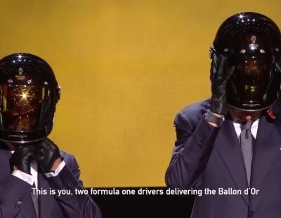 Así transportaron Fernando Alonso y Esteban Ocon el Balón de Oro en el nuevo Alpine A110 S