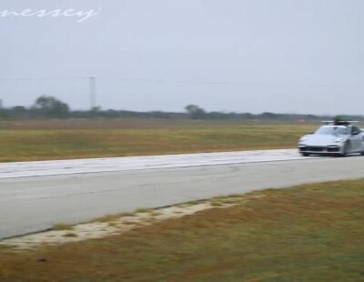 Mira el árbol de navidad más rápido del mundo gracias al Porsche 911 preparado por Hennessey