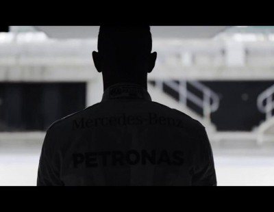 Lewis Hamilton a los mandos del nuevo Mercedes GLE Coupé