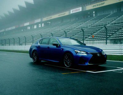 El Lexus GS-F disfruta bajo la lluvia