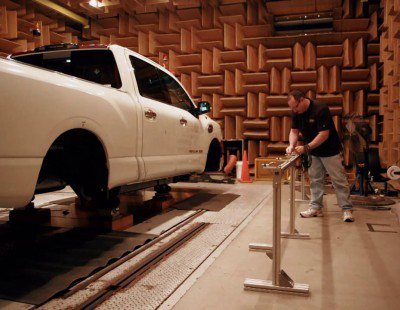 Pruebas de vibraciones y ruidos del Nissan Titan