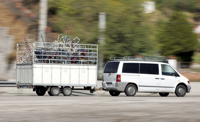 ¿Qué carné necesito para conducir un remolque?