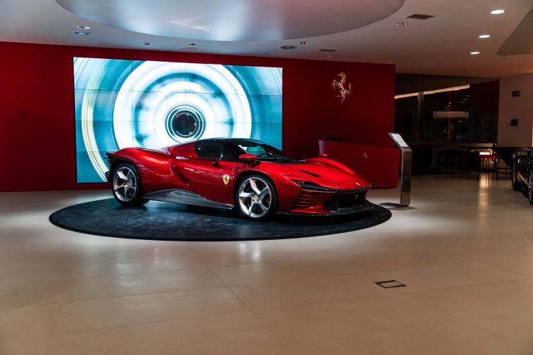 Universo Ferrari; así es la casa del Cavallino en Madrid