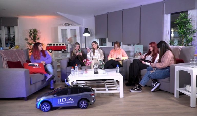 El Volkswagen ID.4 se cuela en la casa de las streamers Girls & Gaming