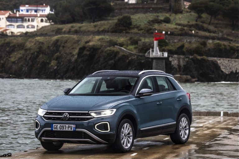 El coche más vendido en España es el menos electrificado