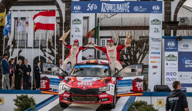 Insólito. No se ha visto una victoria y una celebración igual en un rallye
