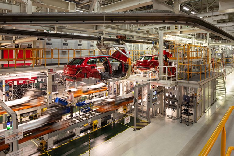 ¿Qué debe hacer la industria del automóvil para ganar competitividad? Anfac y Sernauto proponen cinco claves