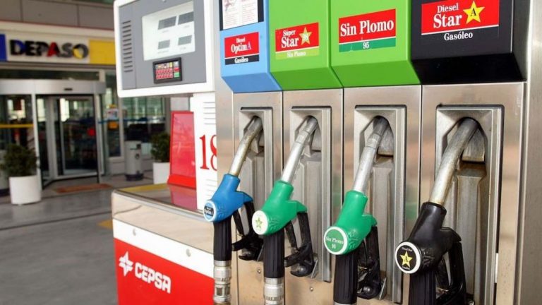 La OCU advierte a todos los conductores. Gasolina y diésel serán tan caros como el aceite de oliva