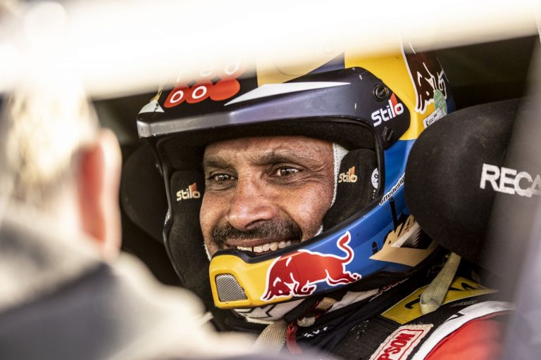 El campeón Nasser Al-Attiyah nos da una vuelta en su Toyota GR DKR Hilux