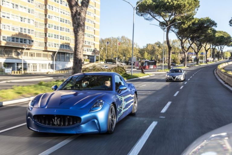 El Maserati GranTurismo Folgore se deja ver en Roma