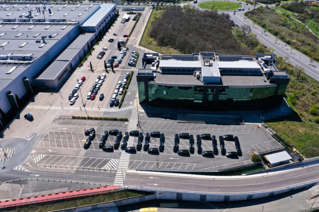 Los 8.000 recortes de empleo de BMW ponen en riesgo la cadena de suministro de furgonetas de Volkswagen y Mercedes-Benz 1 Motor16 Planta de Mercedes en Vitoria