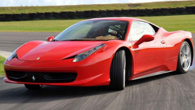 Ferrari va sin frenos. Revisa más de 2.000 coches por un grave problema