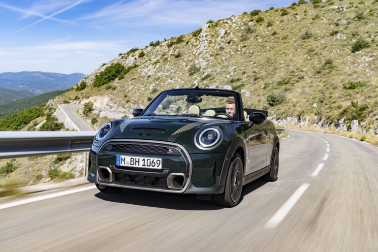 A tiempo para primavera llega este Mini Cooper S Cabrio Resolute Edition